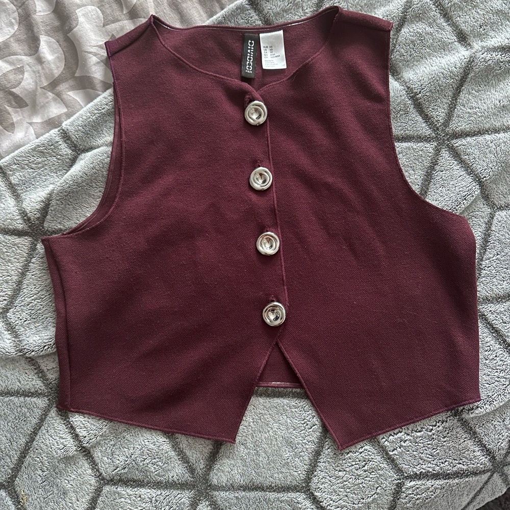 Sleeveless Burgundy Button-Up Vest